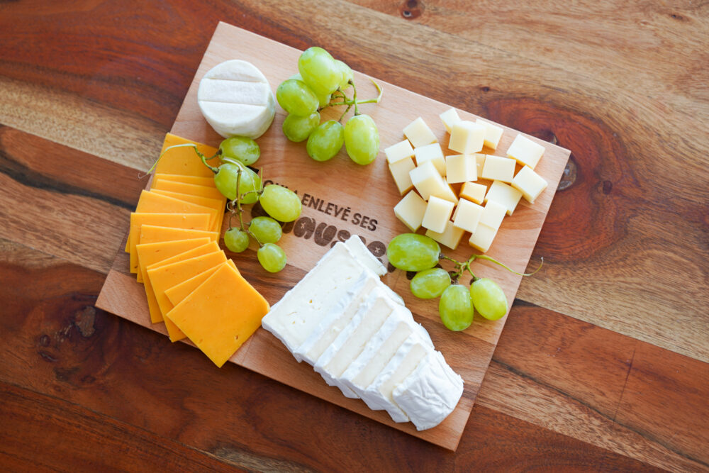 planche à fromages "qui a enlevé ses chaussettes?"