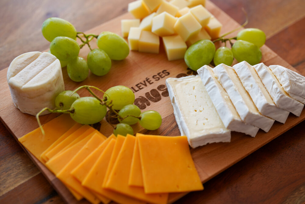 planche à fromage "qui a enlevé ses chaussettes?"